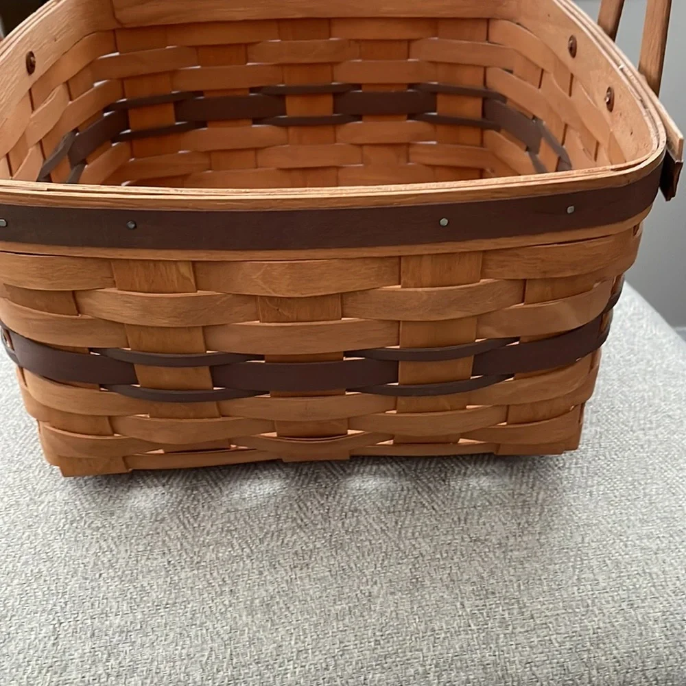 Henn Basket no cracks or splits. - Picture 7 of 11